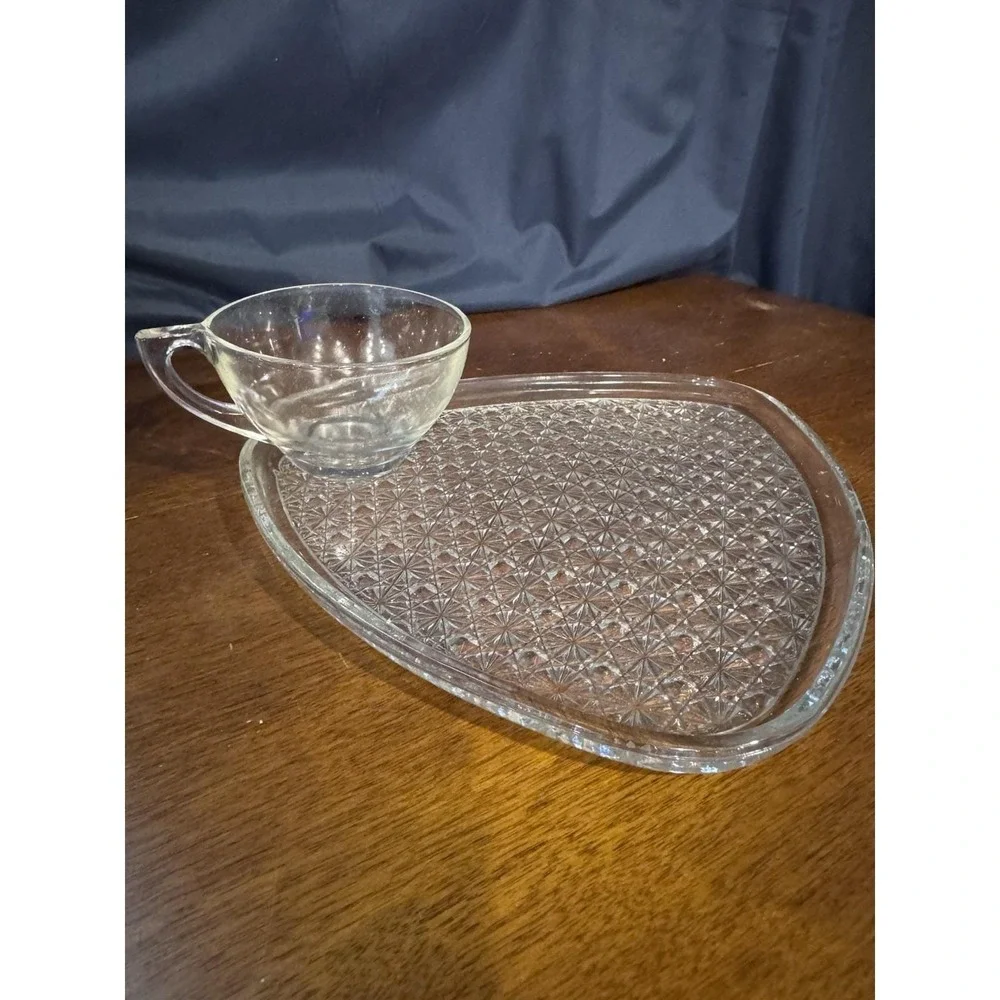 MCM Crystal Vintage SNACK SET / LUNCH SET  DAISY AND BUTTON (Set of 8) 16 Pieces